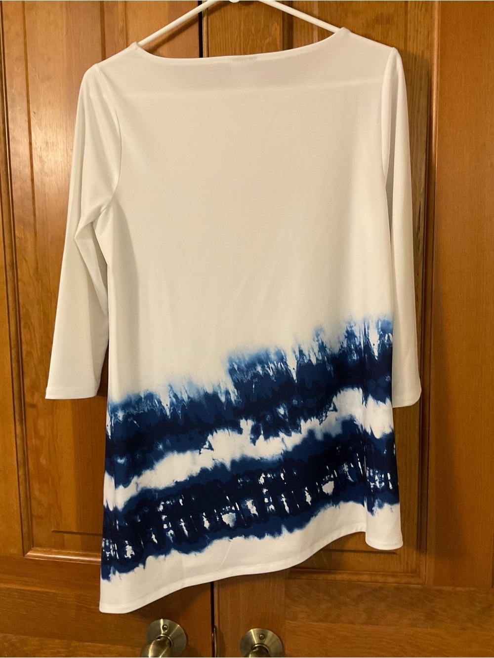 Chico's White Tunic with Navy Tie-Dye Asymmetrical Hem. 3/4 Sleeve. Size 0 Small - Picture 2 of 4